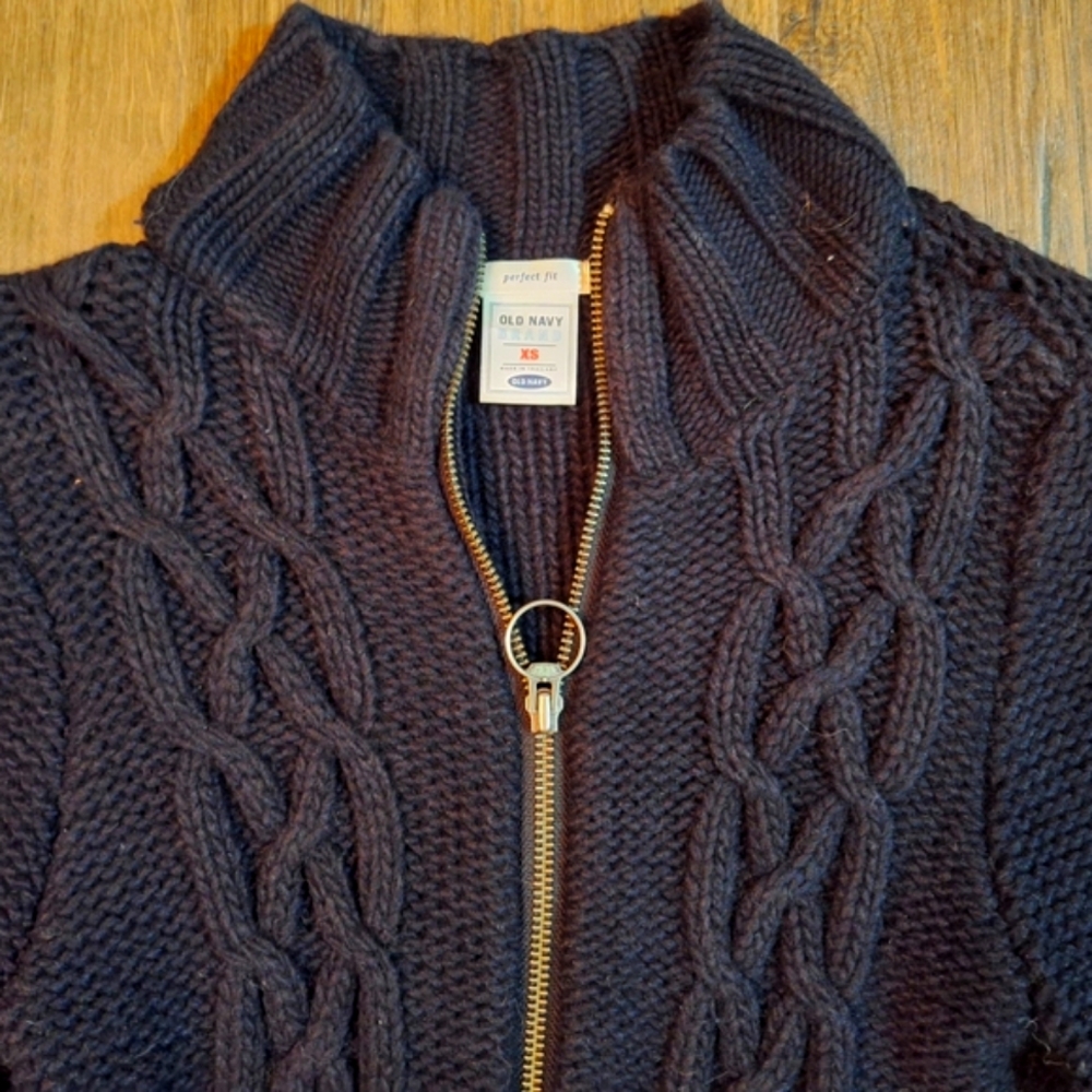OLD NAVY BLACK CABLE KNIT CARDIGAN WITH 2 FRONT POCKETS AND GOLD ZIPPER.